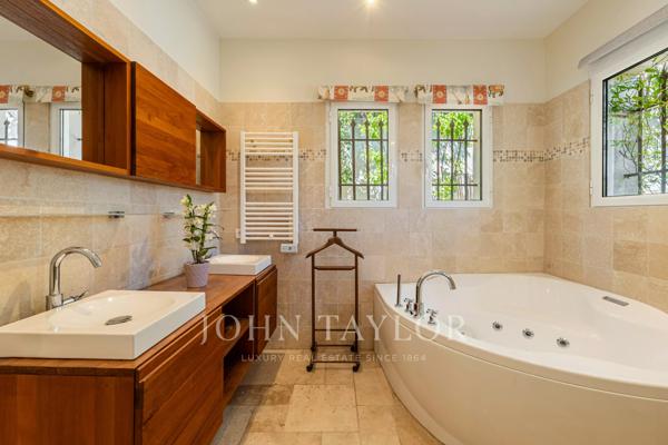 Luxueuse villa de 7 chambres avec vue panoramique pour une grande famille