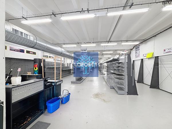 Location local commercial Saint-Léonard - 810 m² - 3 267 €/mois