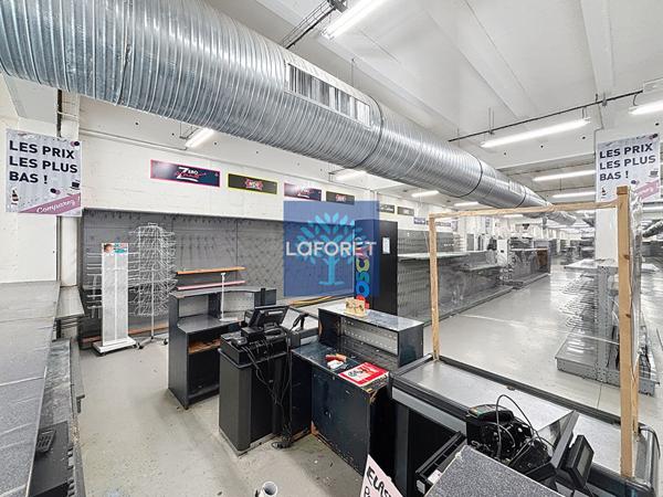 Location local commercial Saint-Léonard - 810 m² - 3 267 €/mois