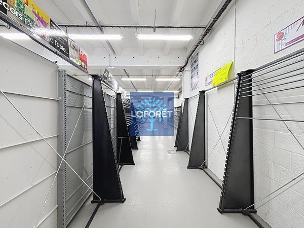 Location local commercial Saint-Léonard - 810 m² - 3 267 €/mois