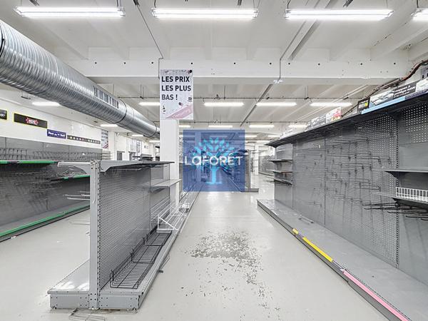 Location local commercial Saint-Léonard - 810 m² - 3 267 €/mois