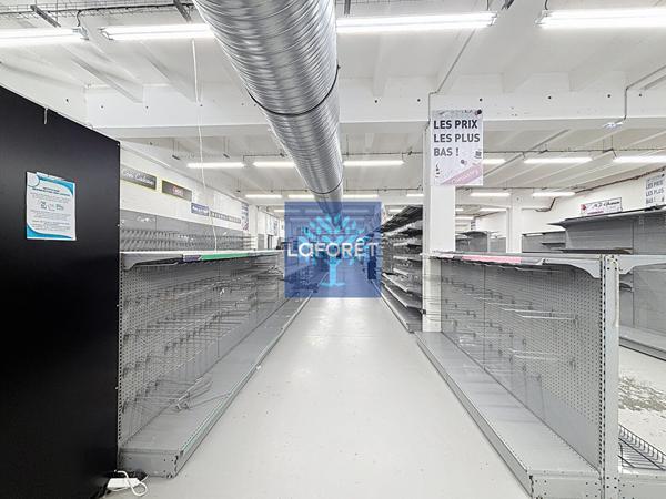 Location local commercial Saint-Léonard - 810 m² - 3 267 €/mois