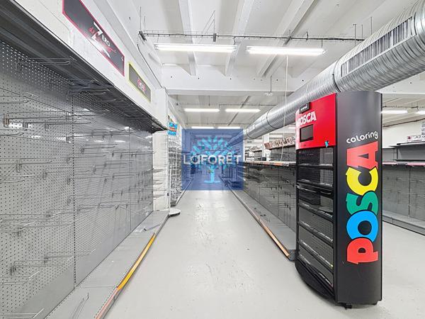 Location local commercial Saint-Léonard - 810 m² - 3 267 €/mois