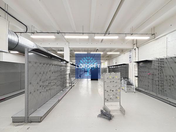 Location local commercial Saint-Léonard - 810 m² - 3 267 €/mois