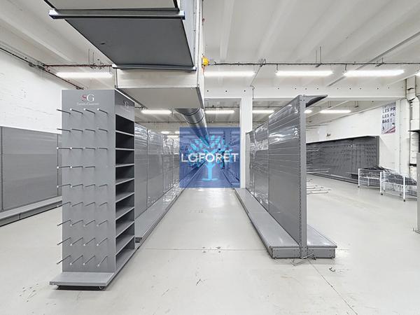 Location local commercial Saint-Léonard - 810 m² - 3 267 €/mois