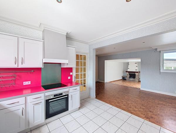 Maison à vendre à Yffiniac - Maison familiale en plein bourg de Yffiniac, profitant de trois chambres et un jardin agréable !