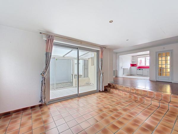 Maison à vendre à Yffiniac - Maison familiale en plein bourg de Yffiniac, profitant de trois chambres et un jardin agréable !