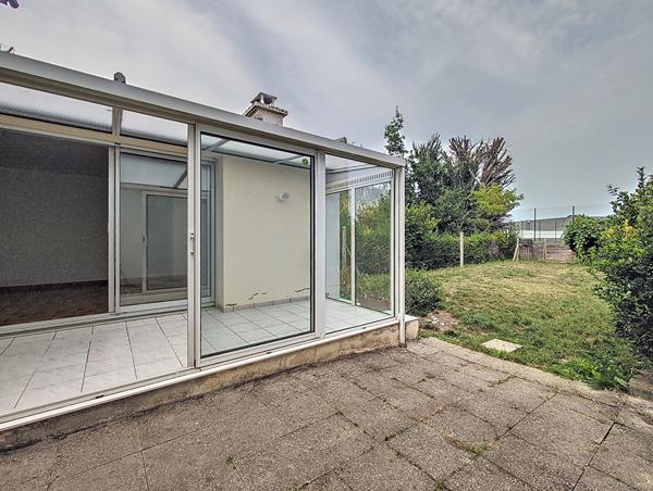 Maison à vendre à Yffiniac - Maison familiale en plein bourg de Yffiniac, profitant de trois chambres et un jardin agréable !