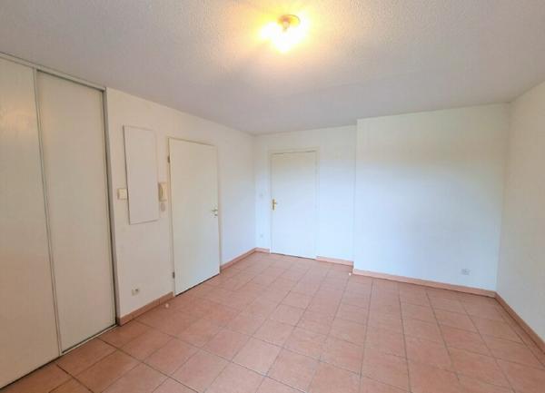 Appartement à louer    2 pièces • 40 m2 Saint-Juéry