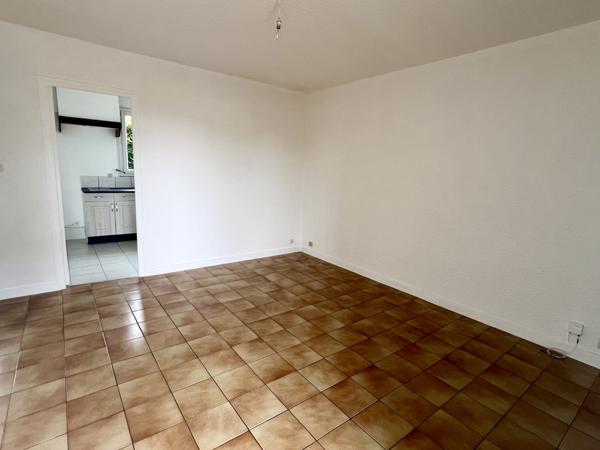 Poitiers (86000) T2 quartier FIEF DE GRIMOIRE 2 places de stationnement