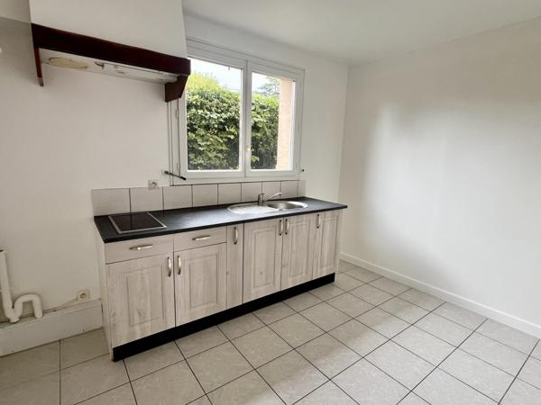 Poitiers (86000) T2 quartier FIEF DE GRIMOIRE 2 places de stationnement