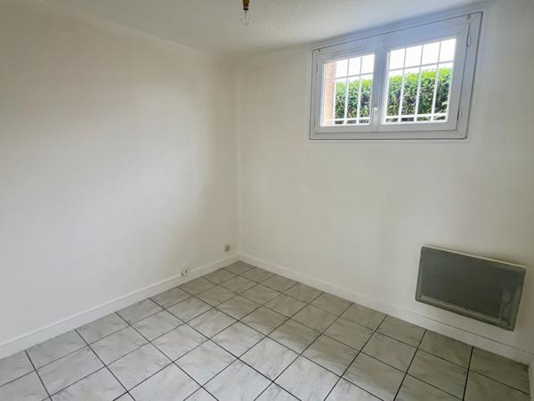 Poitiers (86000) T2 quartier FIEF DE GRIMOIRE 2 places de stationnement