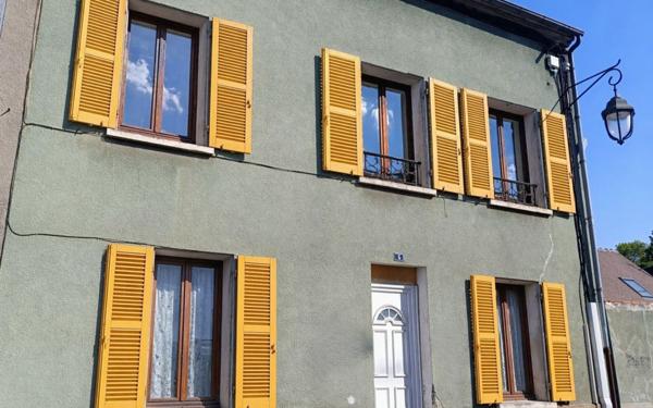 Immeuble à vendre    6 pièces •  Nogent-l'Artaud