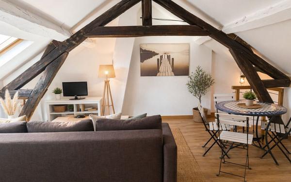 Immeuble à vendre    6 pièces •  Nogent-l'Artaud