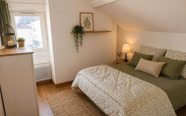 Immeuble à vendre    6 pièces •  Nogent-l'Artaud