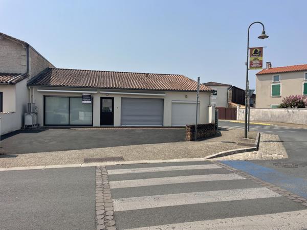 Murs commerciaux
                                                                                                                                                                                                                                                                                                                                                                                                                                            63  m²