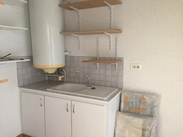 Murs commerciaux
                                                                                                                                                                                                                                                                                                                                                                                                                                            63  m²