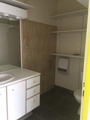 Murs commerciaux
                                                                                                                                                                                                                                                                                                                                                                                                                                            63  m²