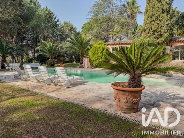 Maison à vendre 6 pièces 233 m² Roquebrune-sur-Argens