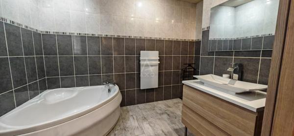 Maison individuelle 3 chambres avec jardin sur 2 parcelles  Gare à pied  !