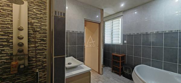 Maison individuelle 3 chambres avec jardin sur 2 parcelles  Gare à pied  !