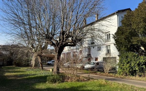 Appartement à vendre    4 pièces • 122,18 m2 Saint-Genis-Laval