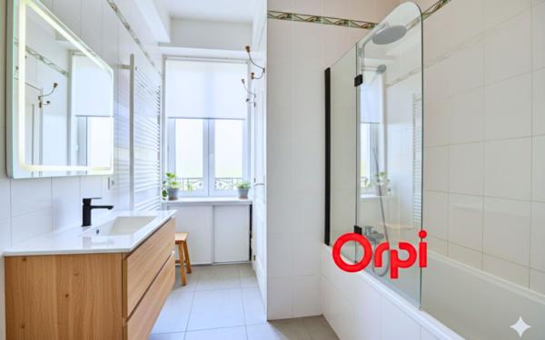 Appartement à vendre    4 pièces • 122,18 m2 Saint-Genis-Laval