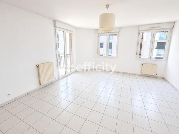 Appartement
         4 pièces
        - 87 m² 299 000 € *