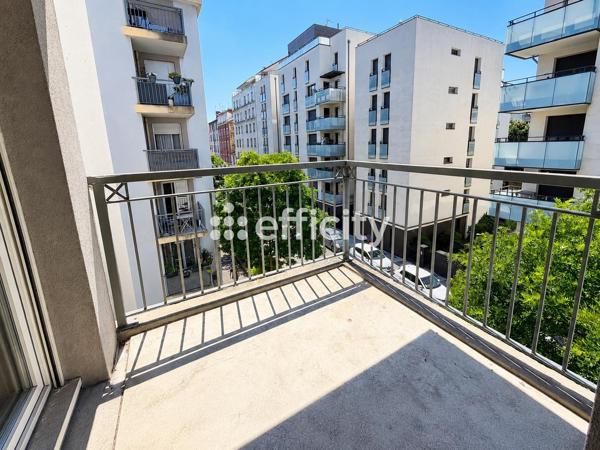 Appartement
         4 pièces
        - 87 m² 299 000 € *