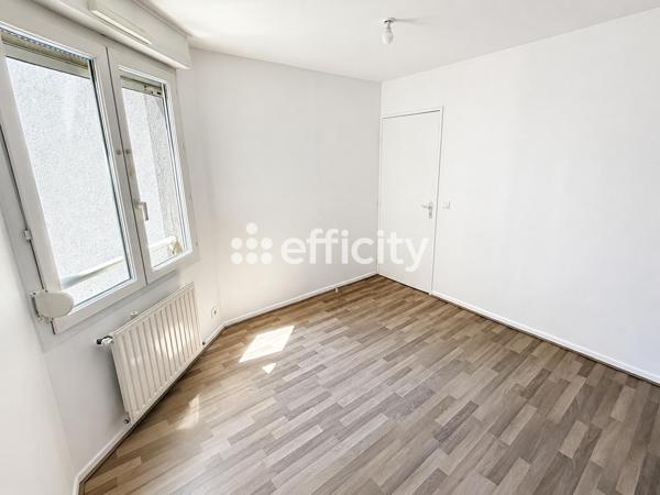 Appartement
         4 pièces
        - 87 m² 299 000 € *
