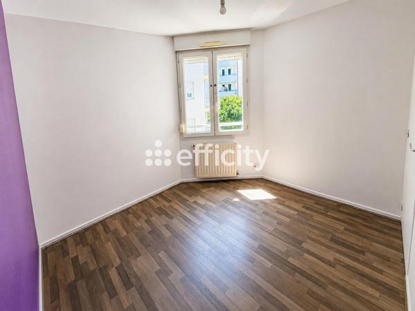 Appartement
         4 pièces
        - 87 m² 299 000 € *