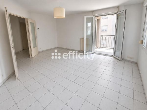 Appartement
         4 pièces
        - 87 m² 299 000 € *