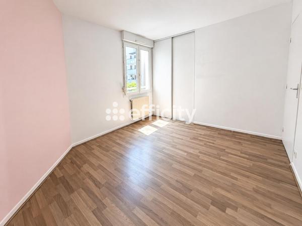Appartement
         4 pièces
        - 87 m² 299 000 € *