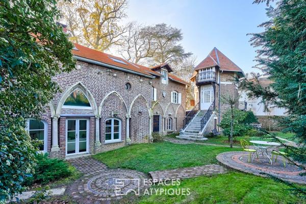 Bâtisse du XIXème style longère entièrement rénovée et sa tourelle