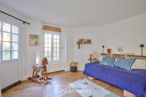 Bâtisse du XIXème style longère entièrement rénovée et sa tourelle