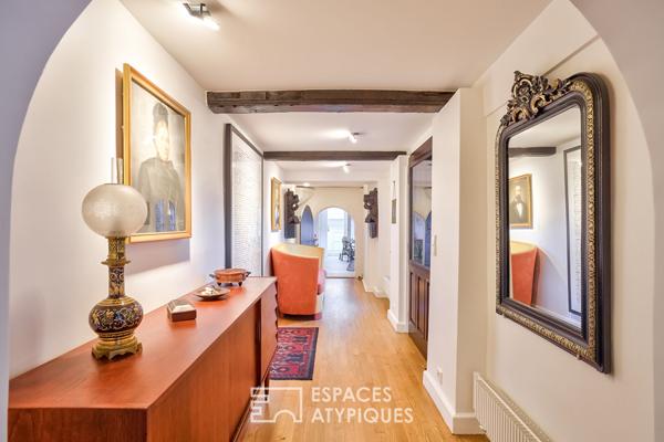 Bâtisse du XIXème style longère entièrement rénovée et sa tourelle