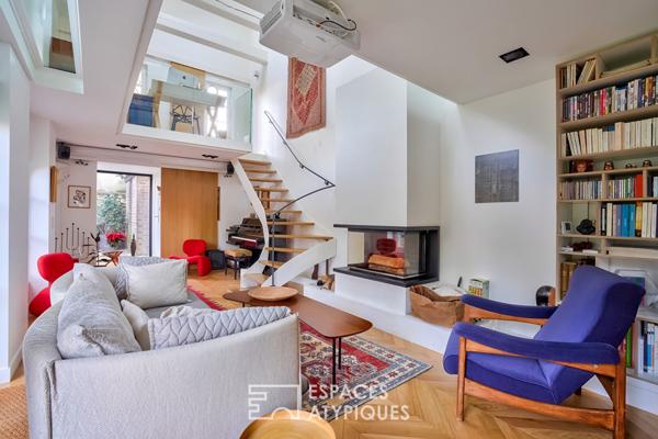 Bâtisse du XIXème style longère entièrement rénovée et sa tourelle