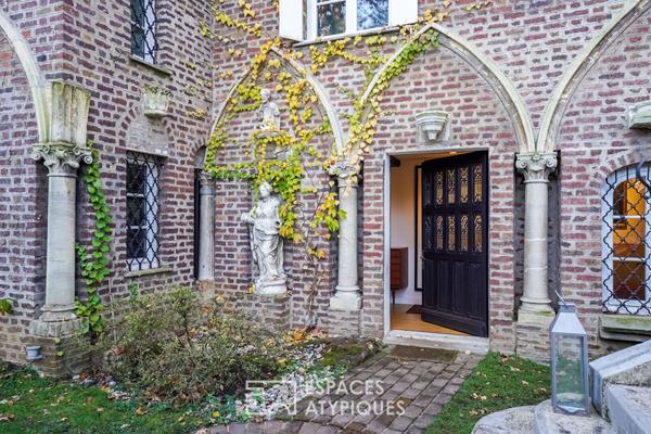 Bâtisse du XIXème style longère entièrement rénovée et sa tourelle