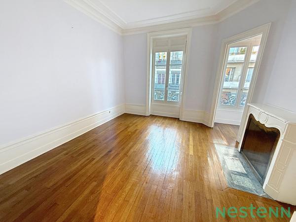 Un Écrin Contemporain sur l'une des plus belles places de Saint-Étienne