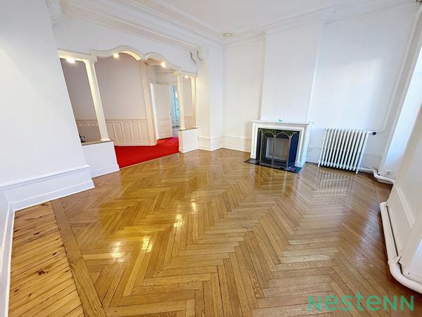 Un Écrin Contemporain sur l'une des plus belles places de Saint-Étienne