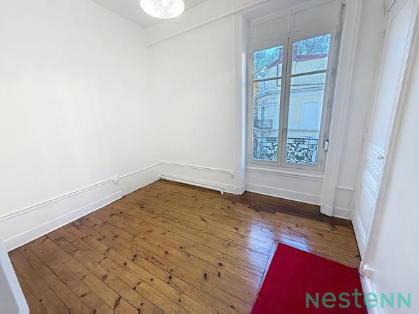 Un Écrin Contemporain sur l'une des plus belles places de Saint-Étienne