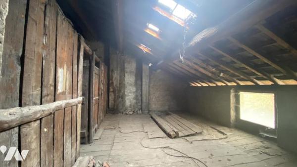 Ensemble de 3 appartements + grenier - NANTUA