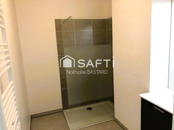 Beau T3 récent en duplex avec terrasse et 2 places de parking