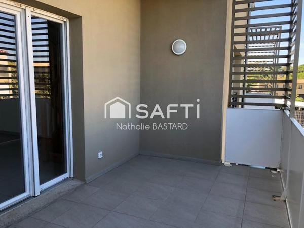 Beau T3 récent en duplex avec terrasse et 2 places de parking