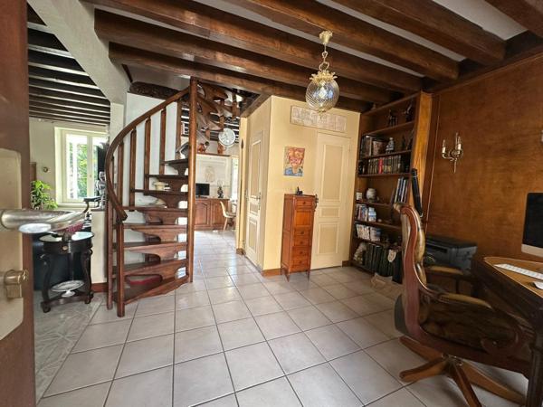 Maison 98 m², sans travaux, cour, terrasse et cave