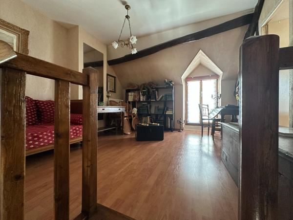 Maison 98 m², sans travaux, cour, terrasse et cave