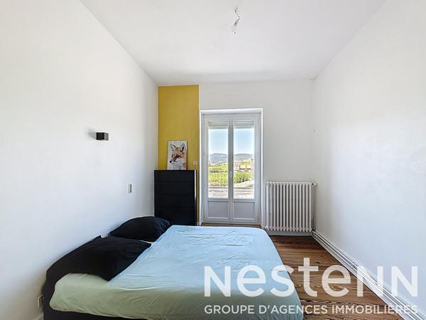 A vendre : Maison spacieuse - 6 chambres - piscine interieure - studio independant - 69840 JULIENAS