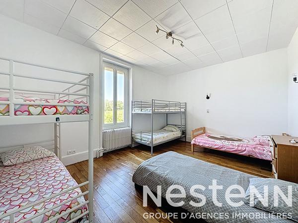 A vendre : Maison spacieuse - 6 chambres - piscine interieure - studio independant - 69840 JULIENAS