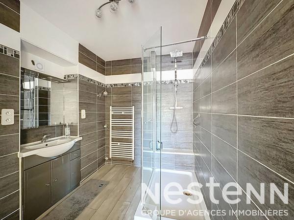 A vendre : Maison spacieuse - 6 chambres - piscine interieure - studio independant - 69840 JULIENAS