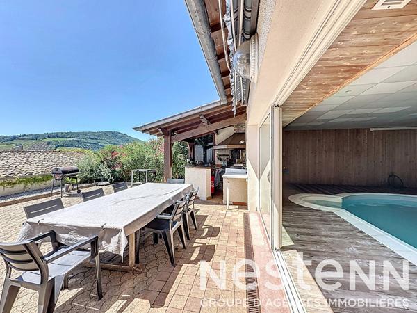 A vendre : Maison spacieuse - 6 chambres - piscine interieure - studio independant - 69840 JULIENAS